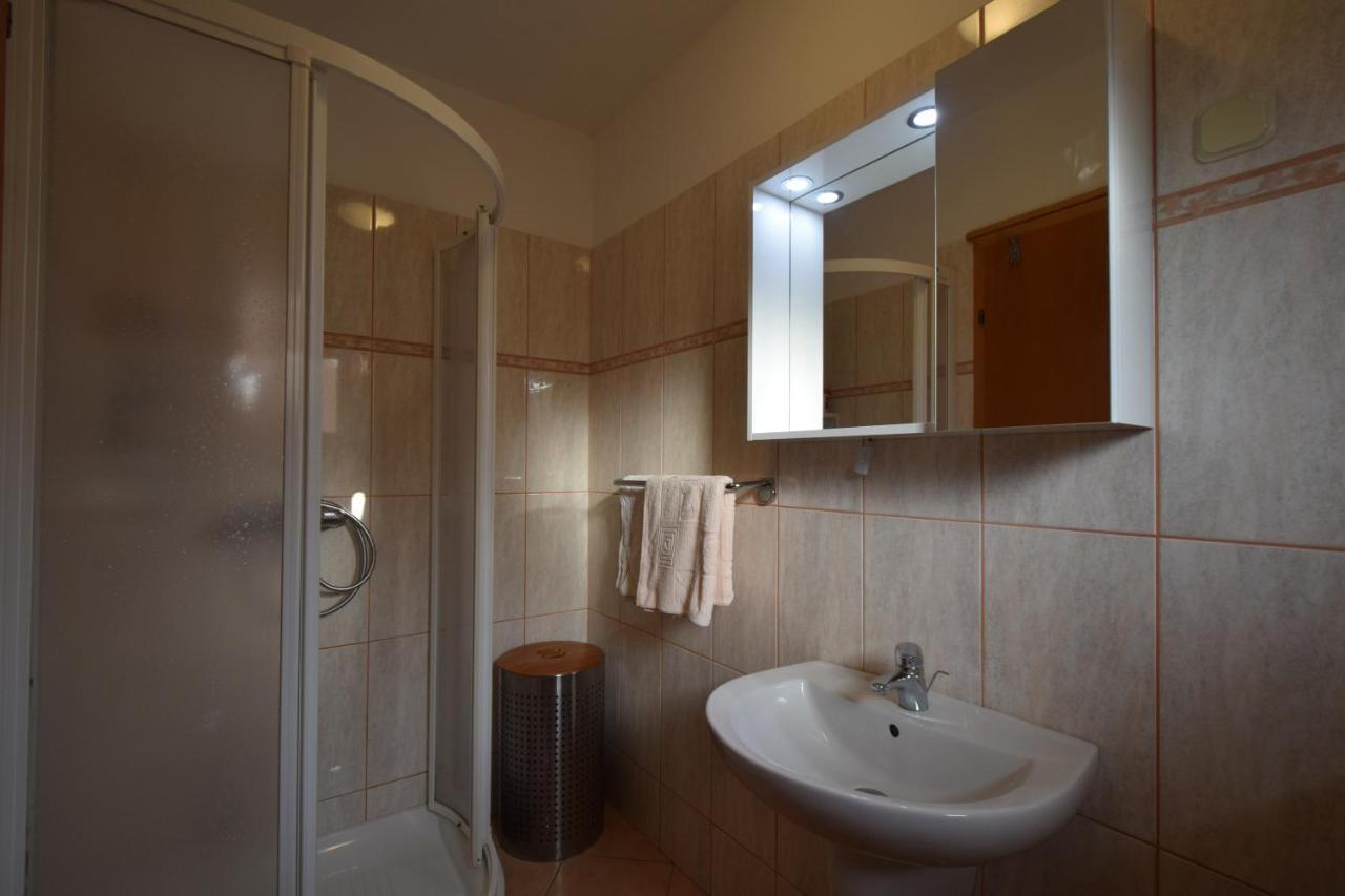 Apartment Jelka Малинска Экстерьер фото
