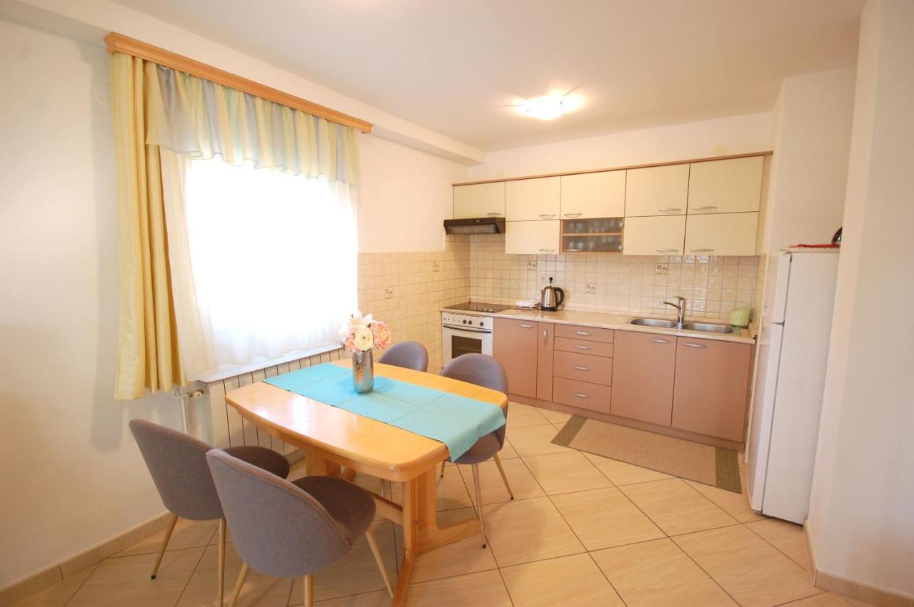 Apartment Jelka Малинска Экстерьер фото