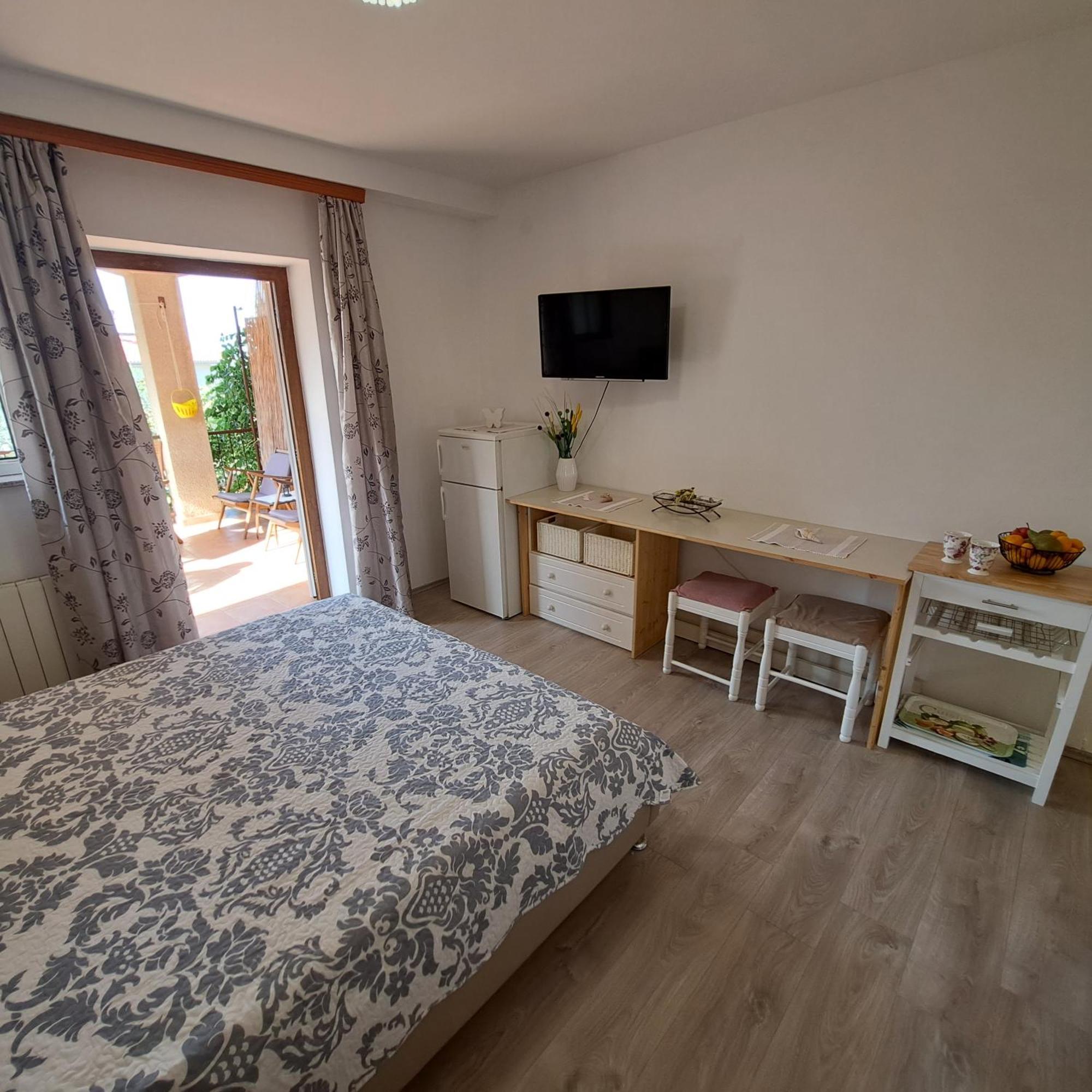 Apartment Jelka Малинска Экстерьер фото