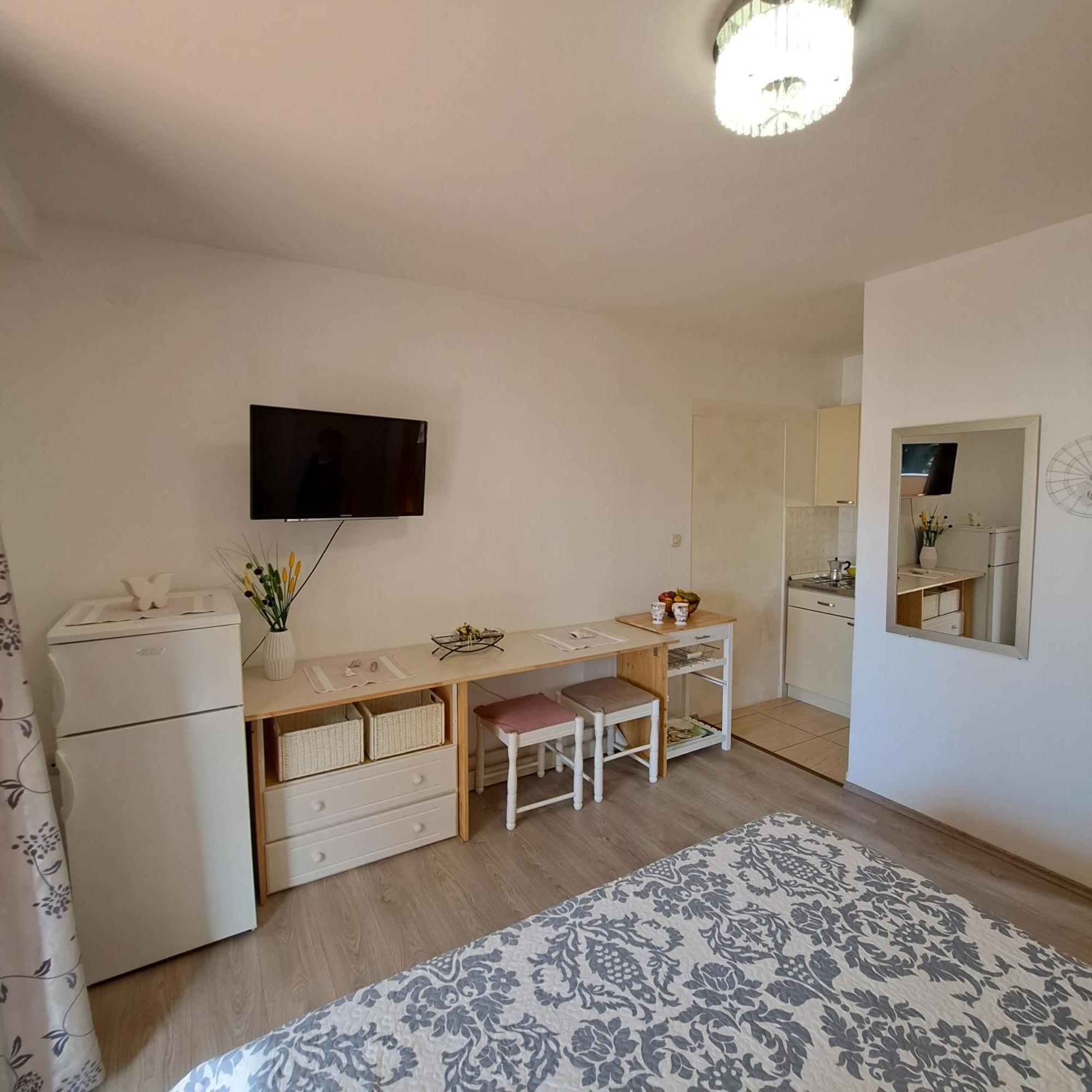 Apartment Jelka Малинска Экстерьер фото